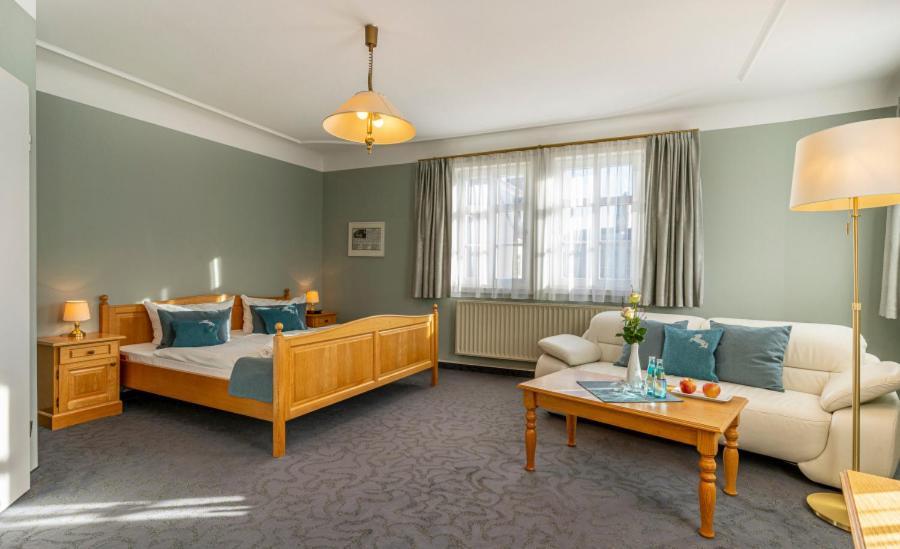 Hotel Ross Zwönitz Zewnętrze zdjęcie