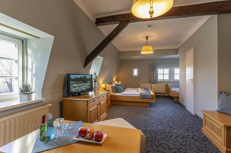 Hotel Ross Zwönitz Zewnętrze zdjęcie